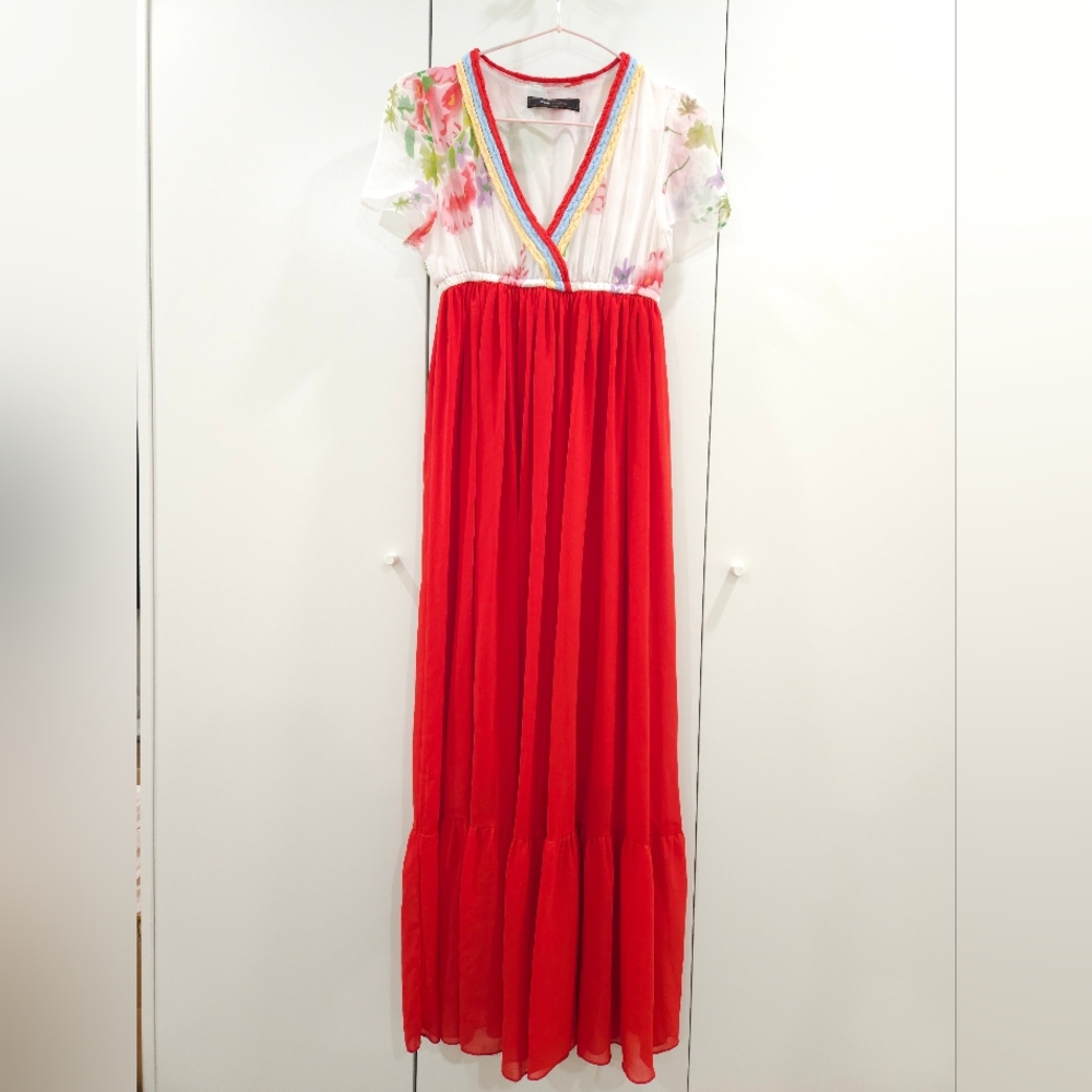 BCBG MAX AZRIA Boho-Chic High Waist Dress/Babydoll–Deep V Floral Printed Bodice